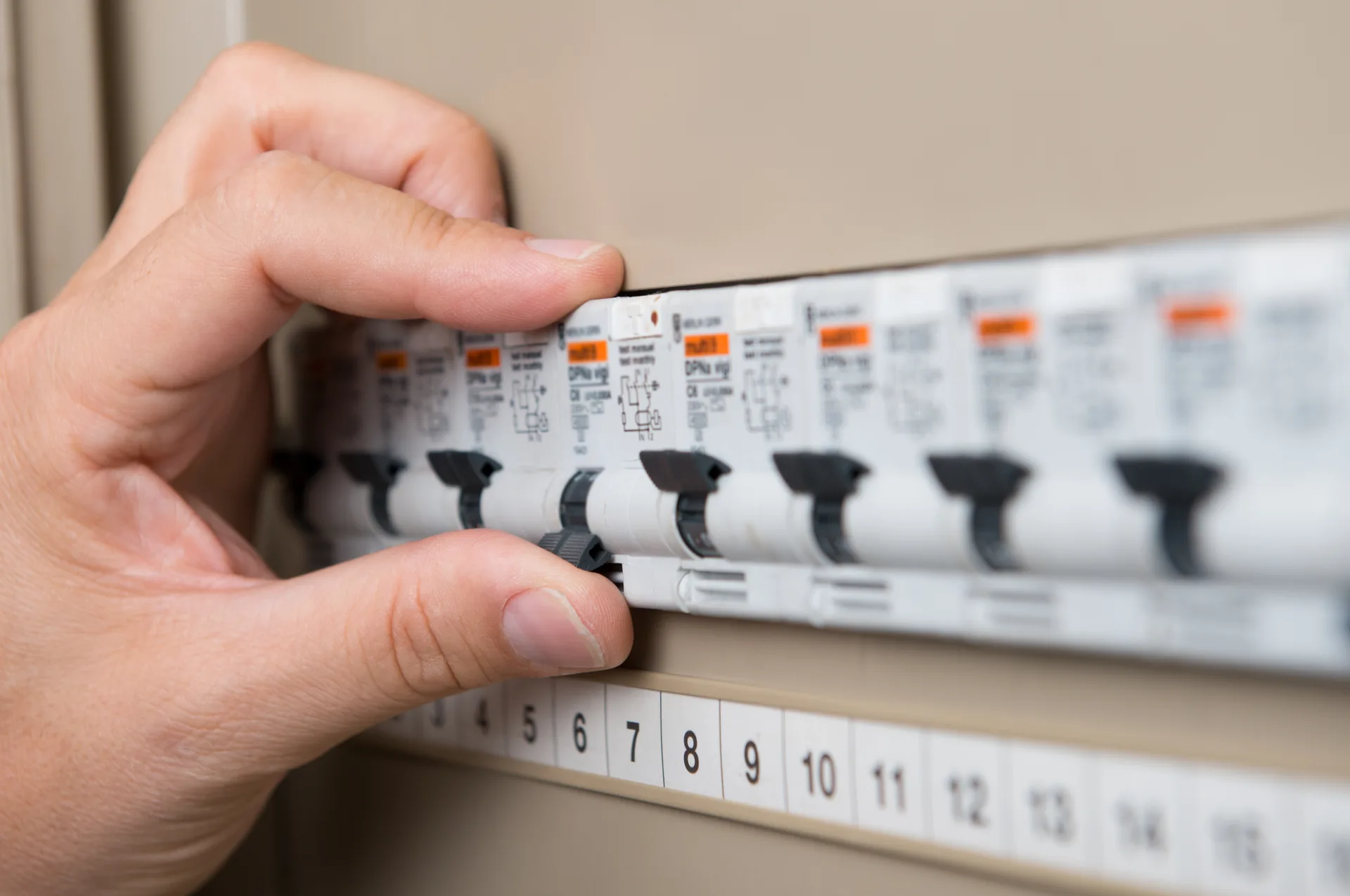 Electrician Cardiff Heights, licensed electricians serving Cardiff Heights
